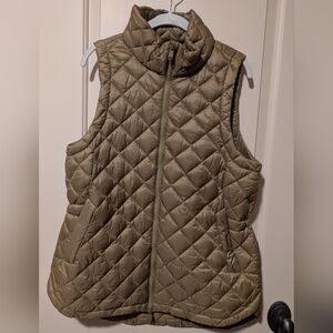 Athleta Whisper Featherless Quilted Vest Size L